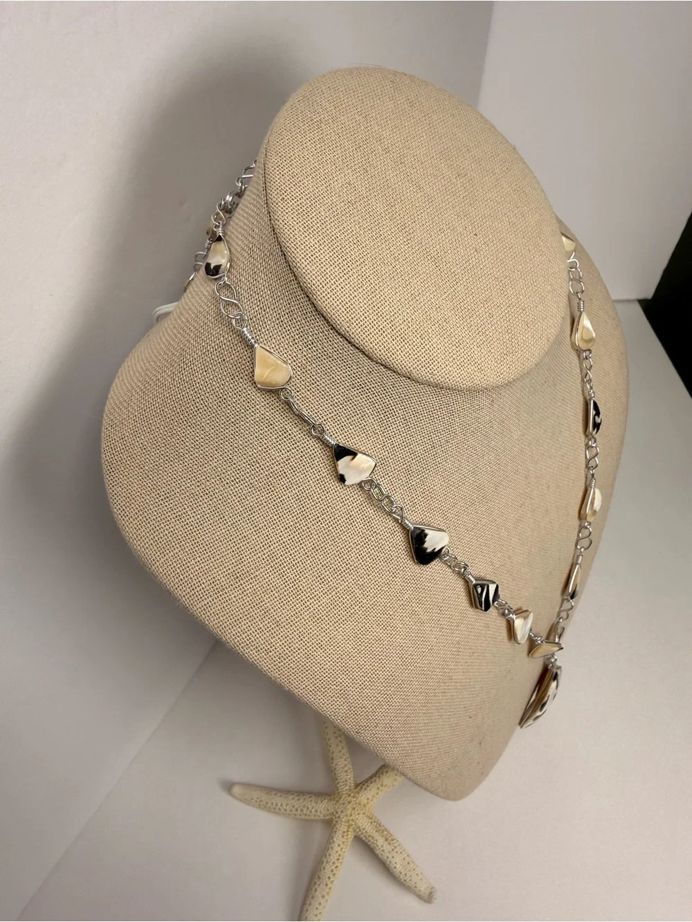 Teardrop Shell Pendant Necklace in Cream and Black - Women Jewelry